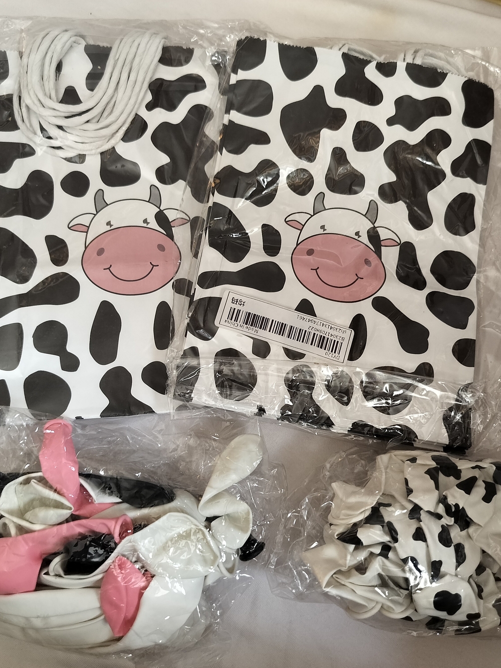 Kids Cow Print Party Favor Bags with Pink Cow Face - Unbranded